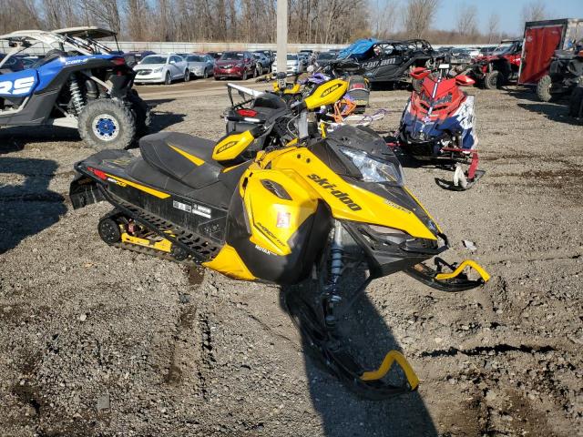 2014 Ski Doo Mxz 800 продається в Davison, MI - Front End