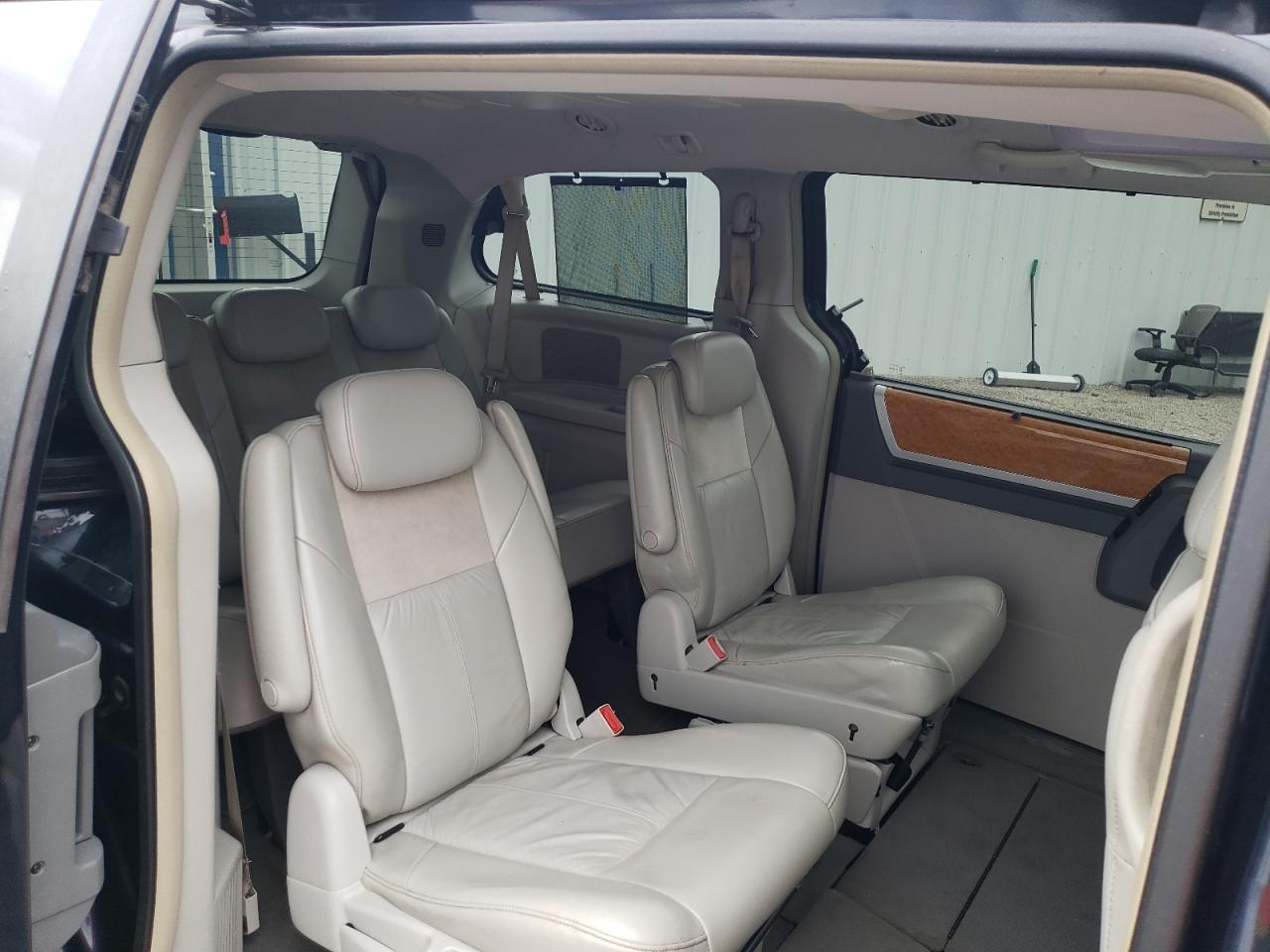 2008 Chrysler Town & Country Limited VIN: 2A8HR64X38R637767 Lot: 44310824