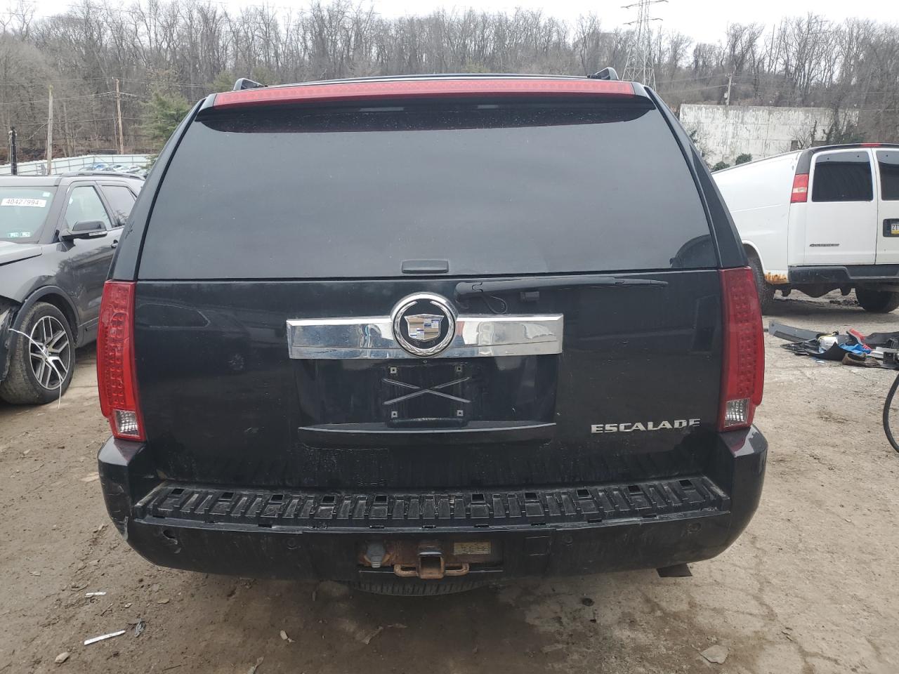 2007 Cadillac Escalade Luxury VIN: 1GYFK63877R400520 Lot: 41093644