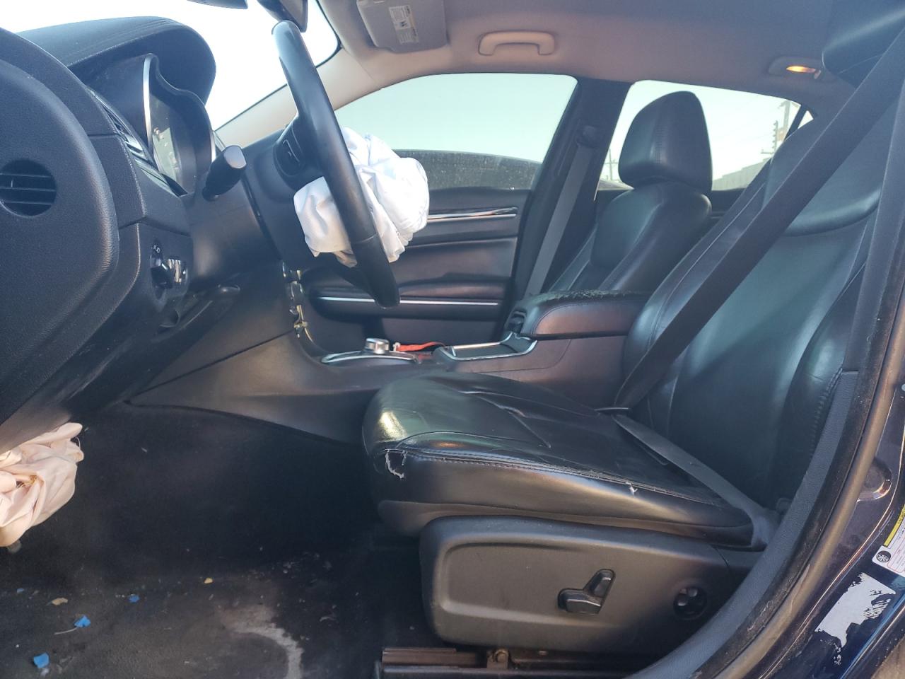 2015 Chrysler 300 Limited VIN: 2C3CCAAG5FH930619 Lot: 42982424