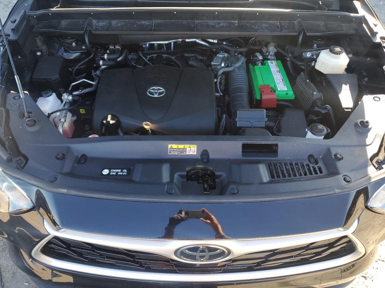 2022 Toyota Highlander - Image 12