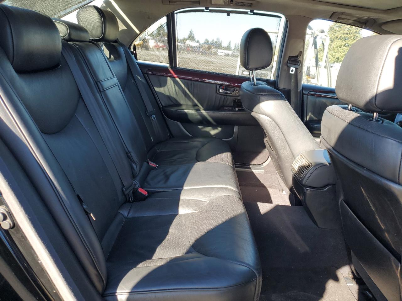 2003 Lexus LS - Image 10
