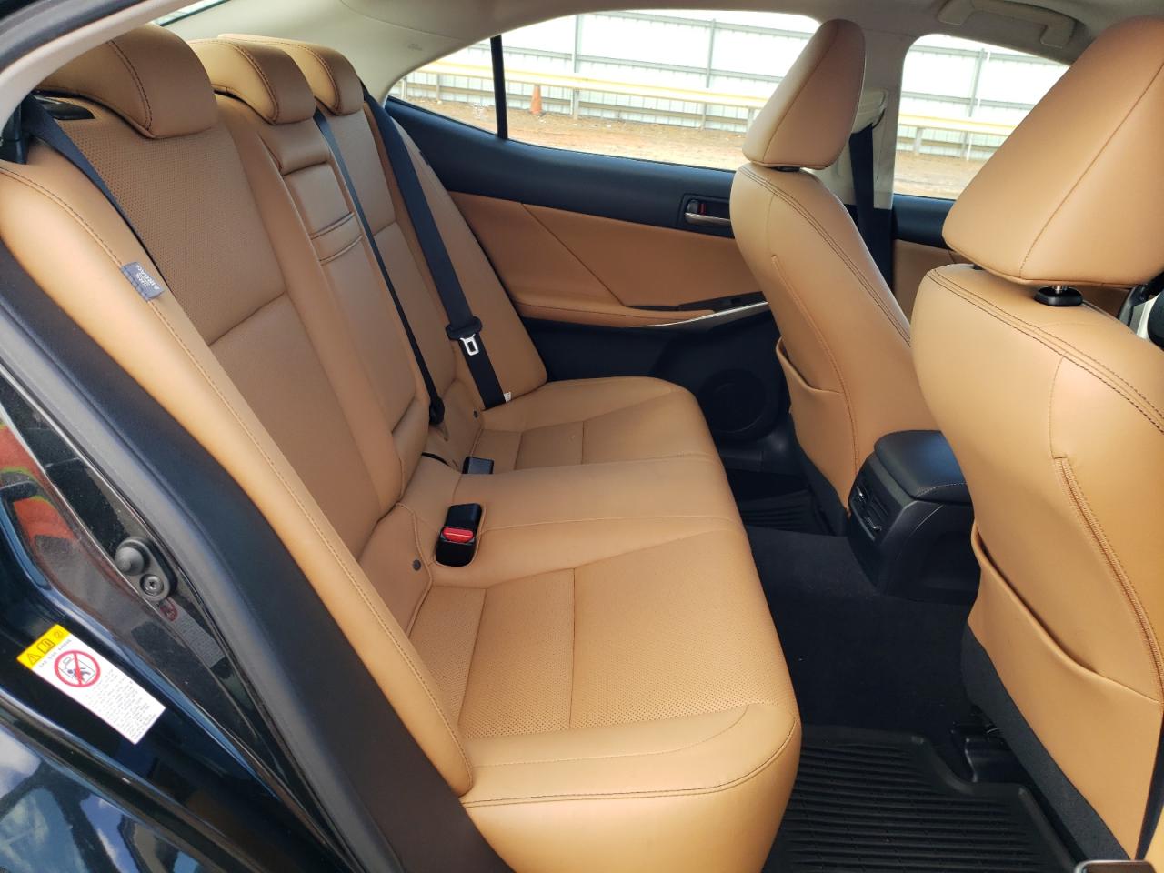 2017 Lexus IS - Image 10