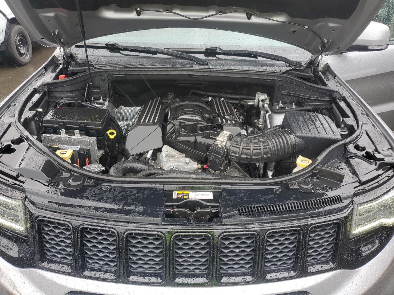 2017 Jeep Grand Cherokee - Image 11
