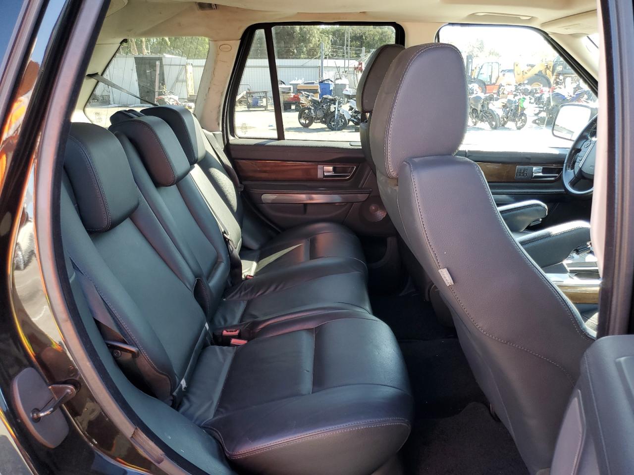 2010 Land Rover Range Rover - Image 11