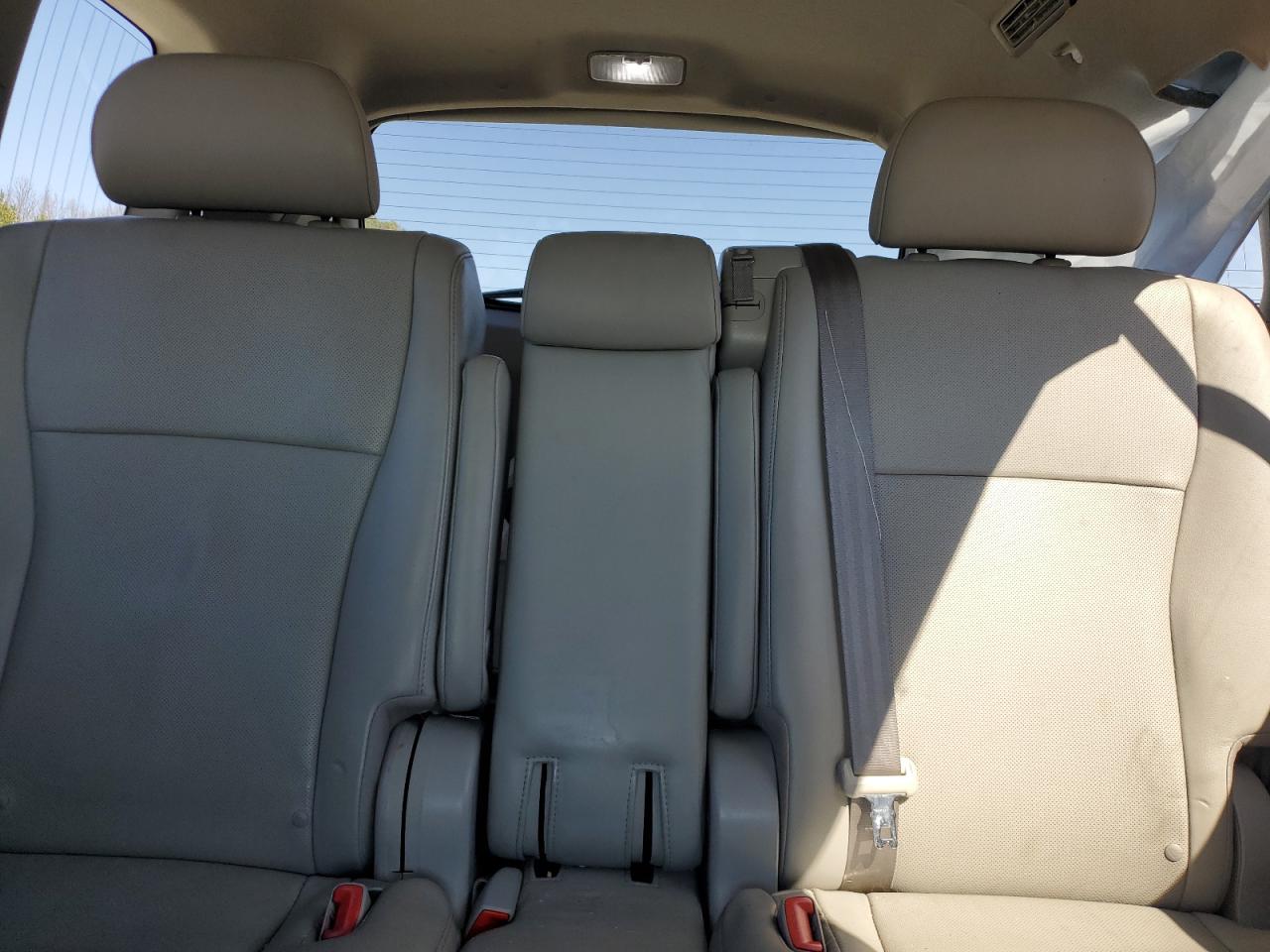 2013 Toyota Highlander - Image 10