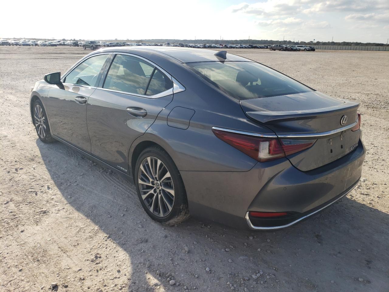 2019 Lexus ES - Image 2