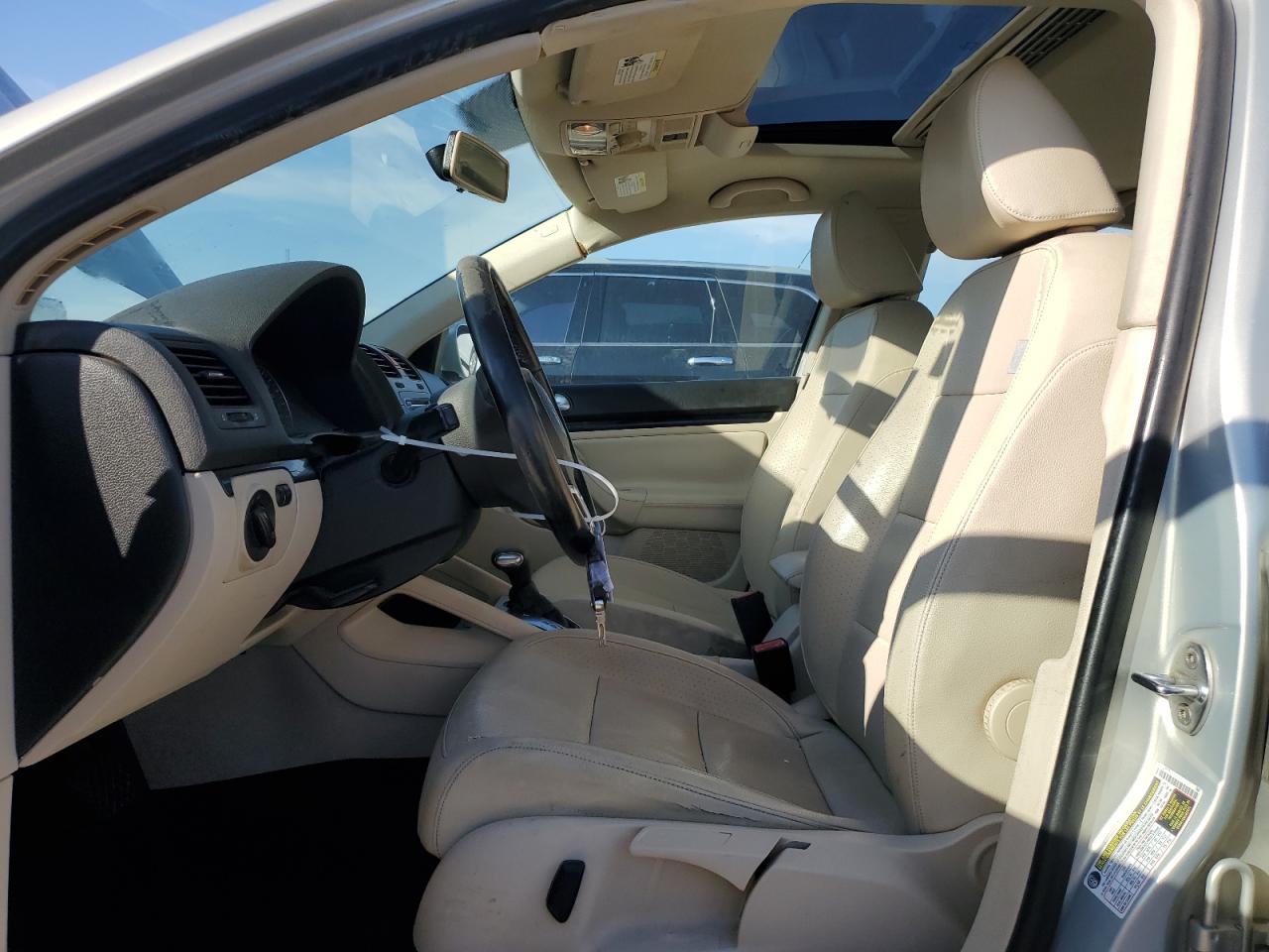 2010 Volkswagen Jetta - Image 7