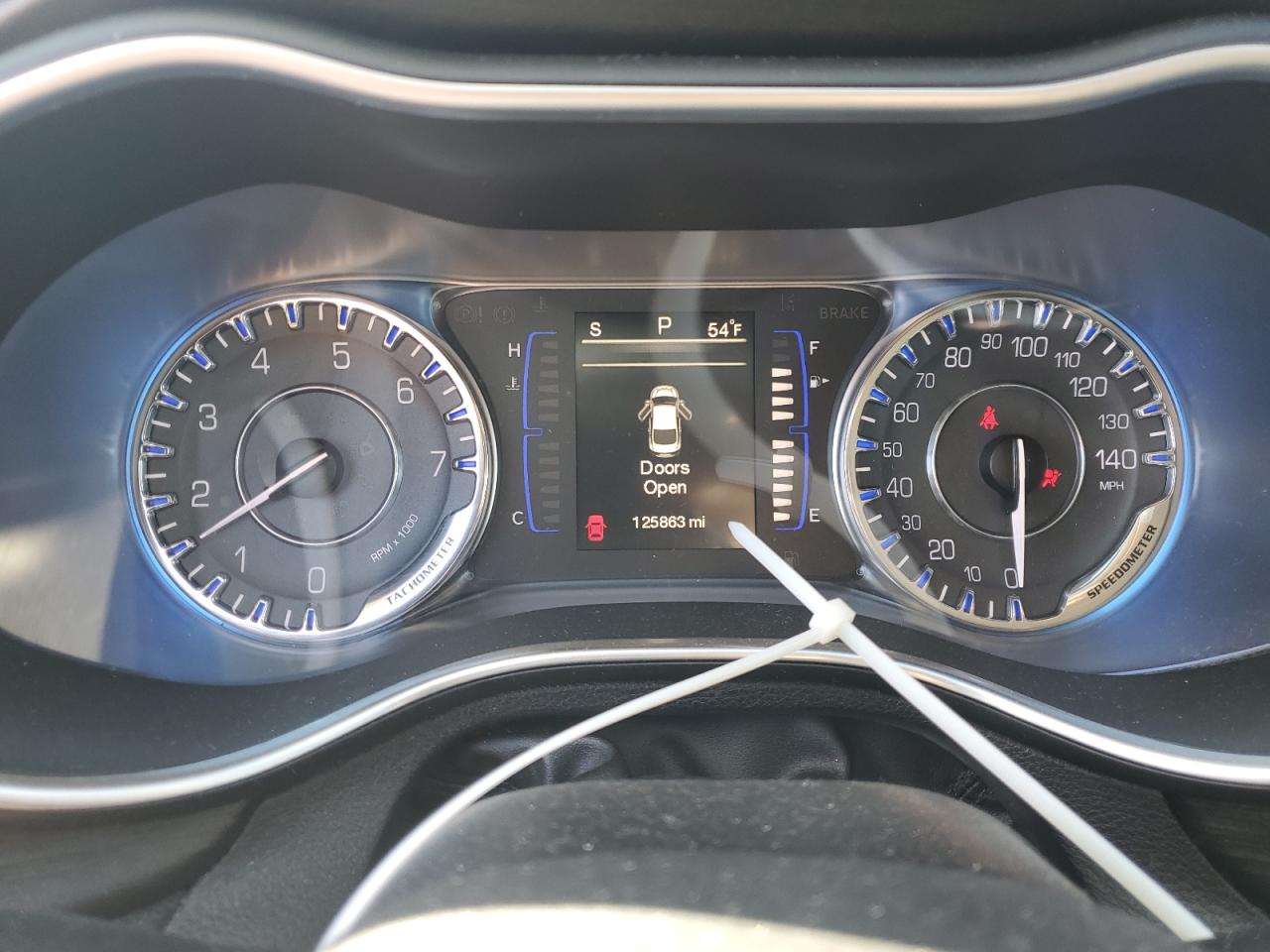 2015 Chrysler 200 - Image 9