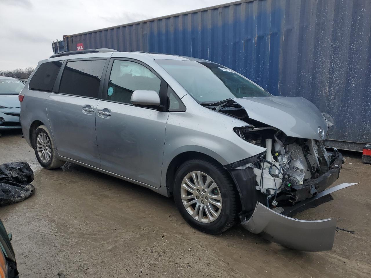 2015 Toyota Sienna - Image 4