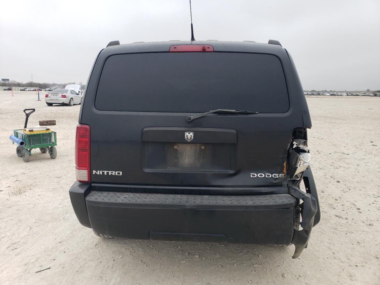 2011 Dodge Nitro - Image 6