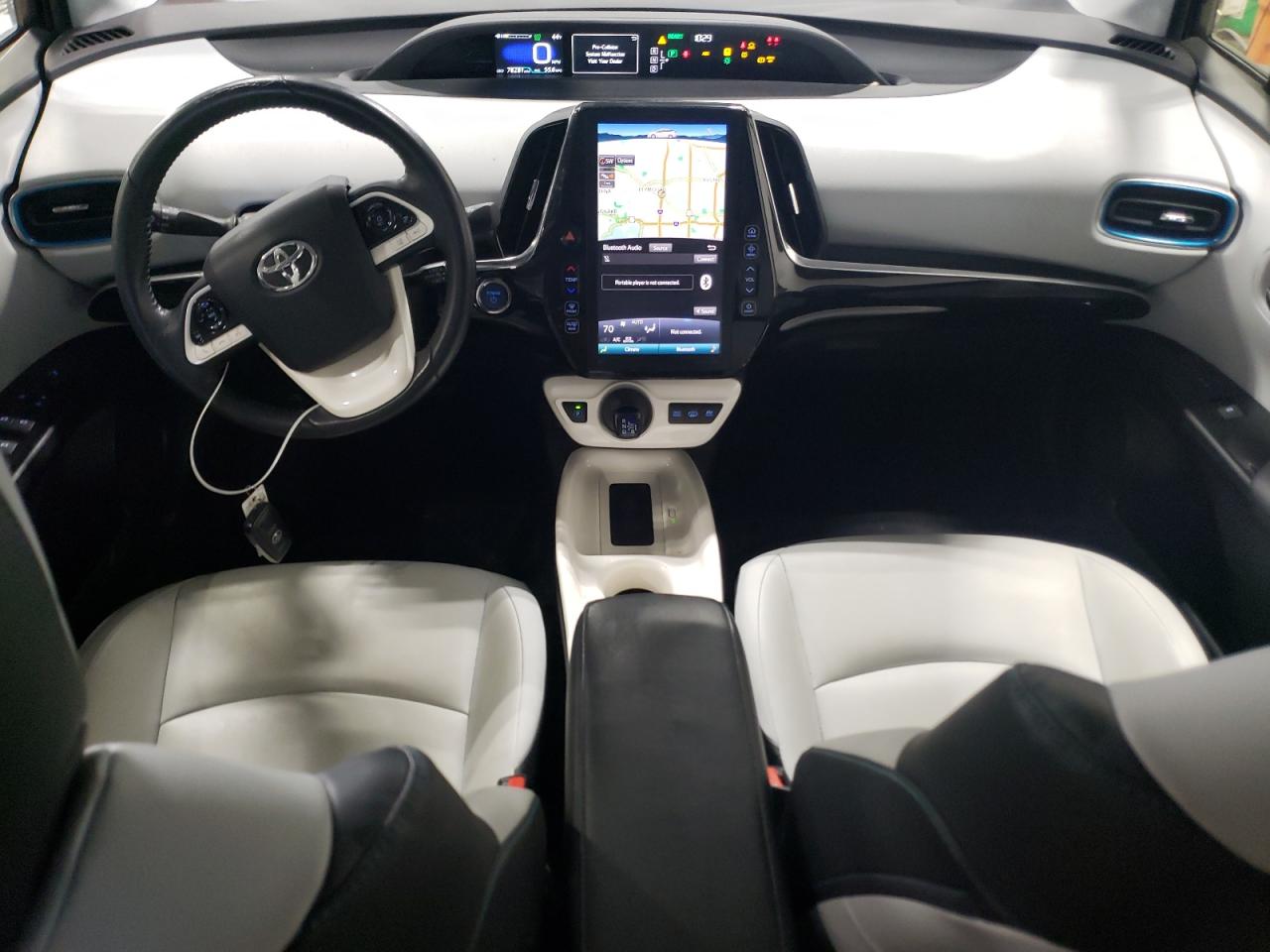 2017 Toyota Prius - Image 8