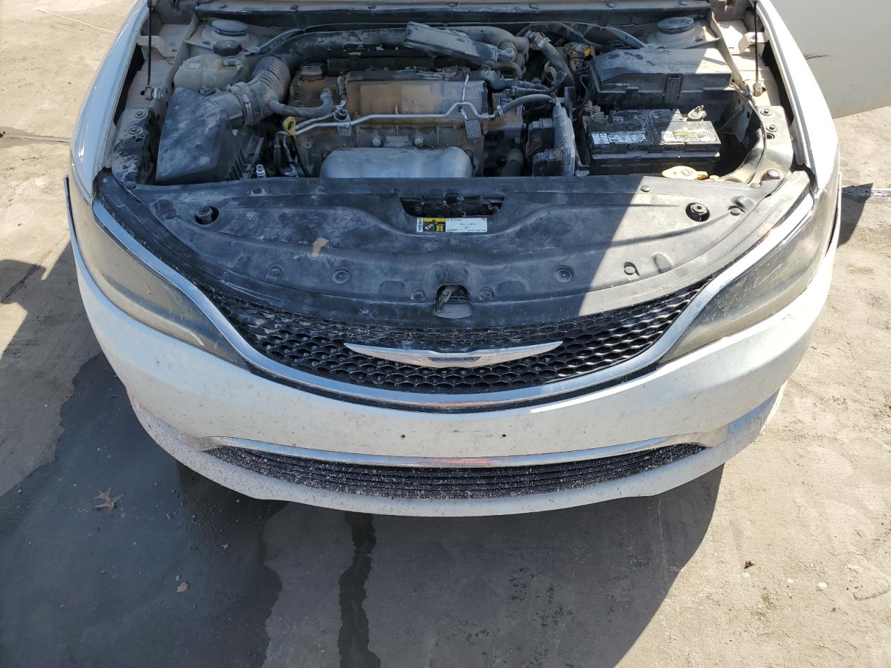 2016 Chrysler 200 - Image 11