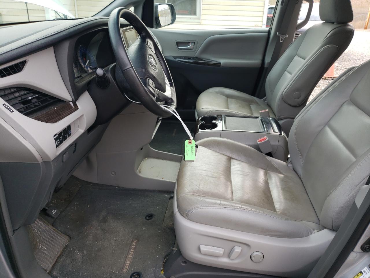 2016 Toyota Sienna - Image 7