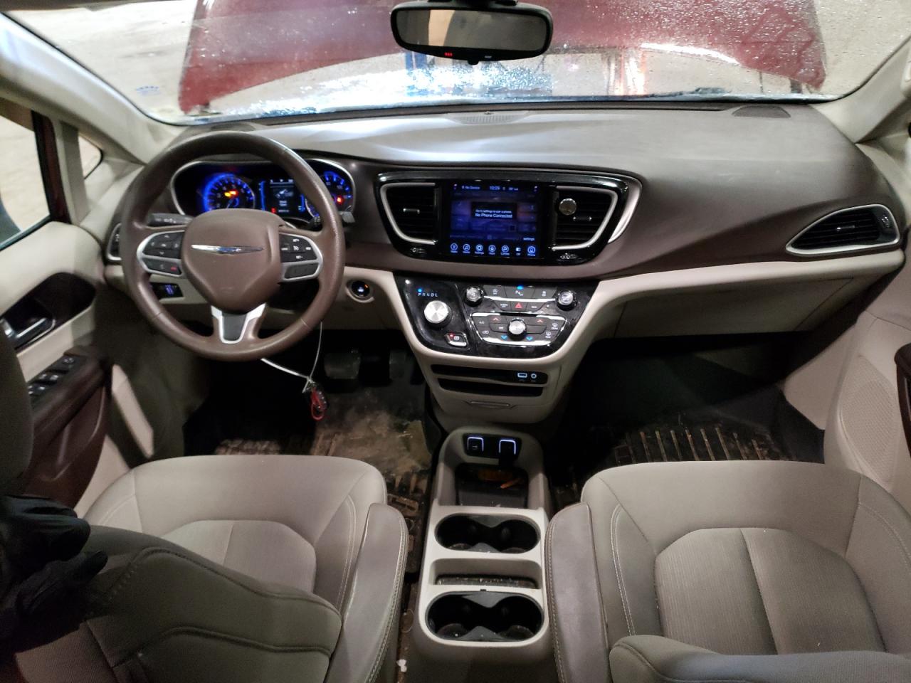 2017 Chrysler Pacifica - Image 8
