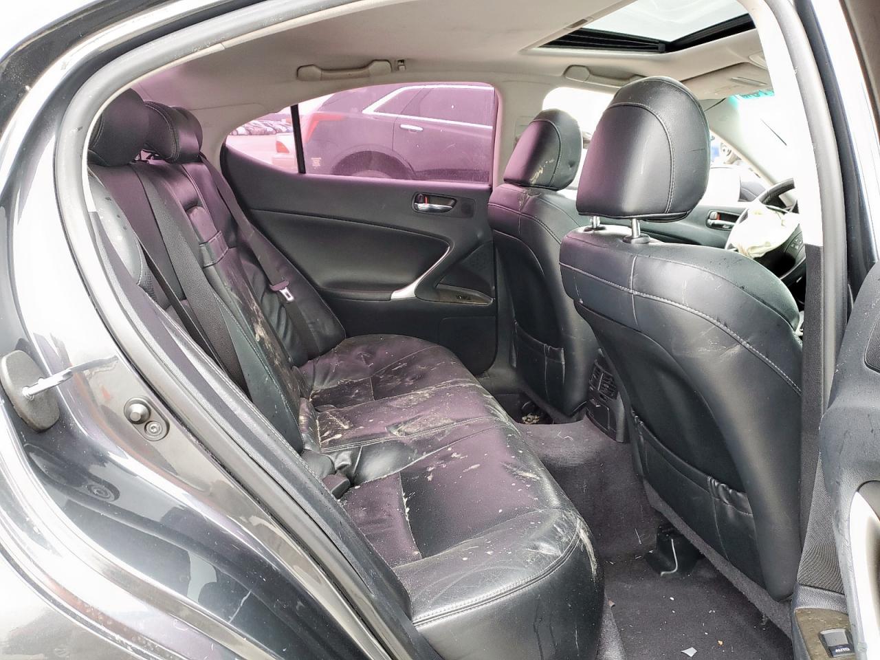 2010 Lexus IS - Image 10