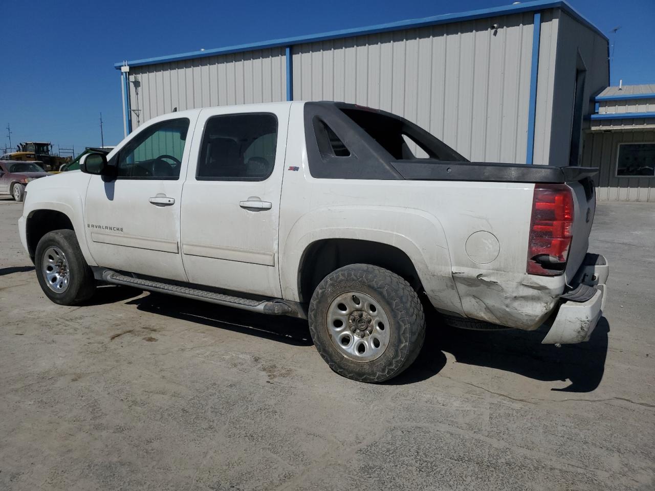 2009 Chevrolet Avalanche - Image 2