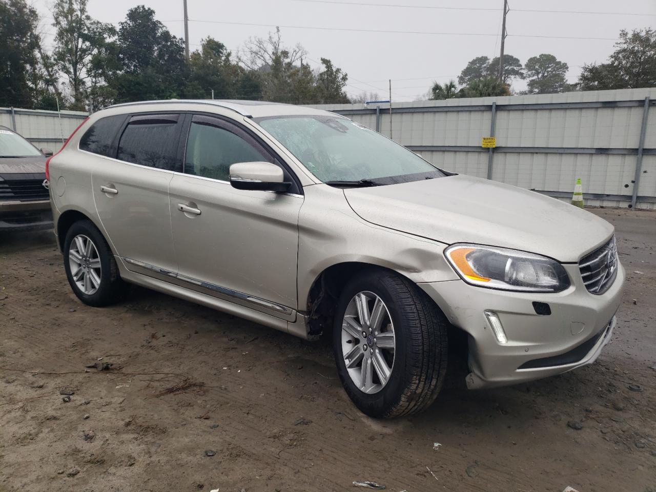 2017 Volvo XC60 - Image 4