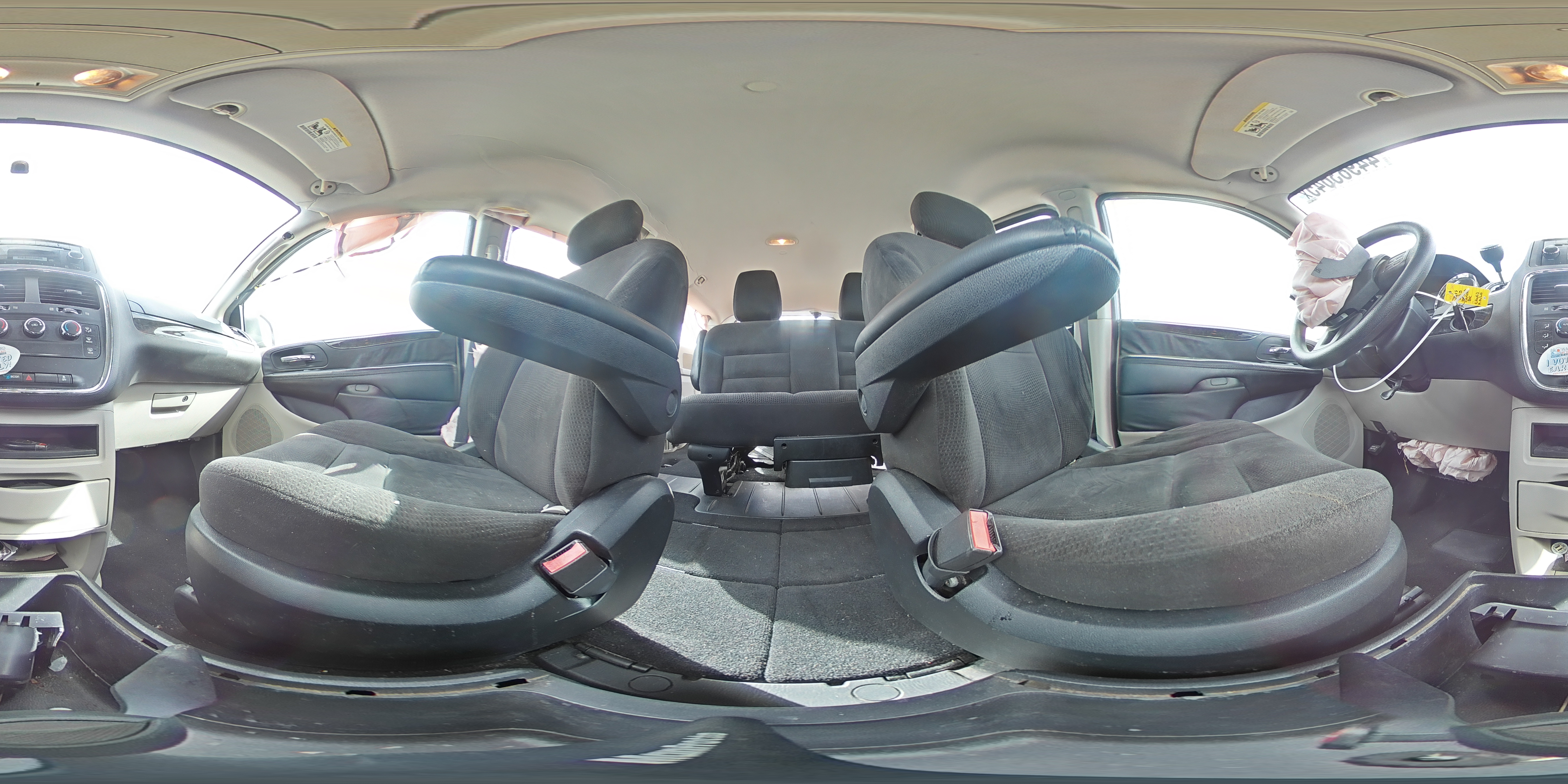 2015 Dodge Caravan - Image 14