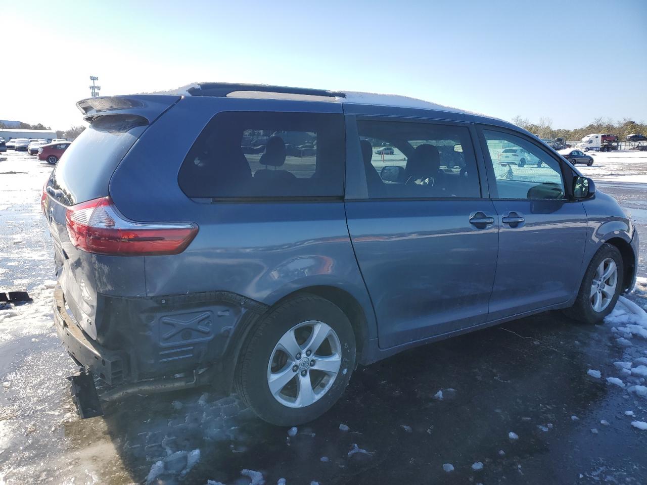 2015 Toyota Sienna - Image 3