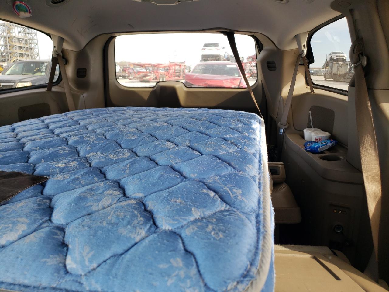 2012 Chrysler Town & Country - Image 10