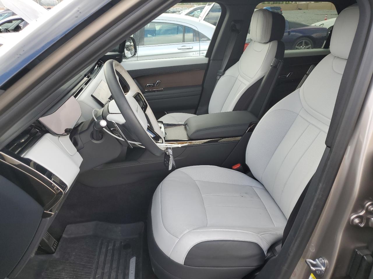 2023 Land Rover Range Rover - Image 7