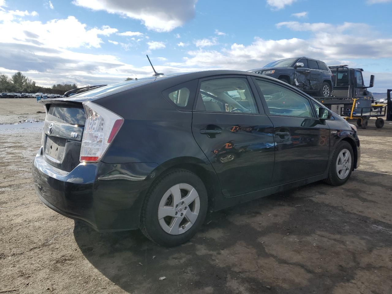 2011 Toyota Prius - Image 3