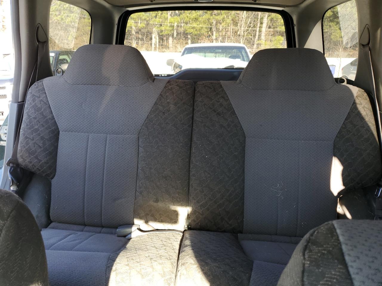 2001 Nissan XTerra - Image 10