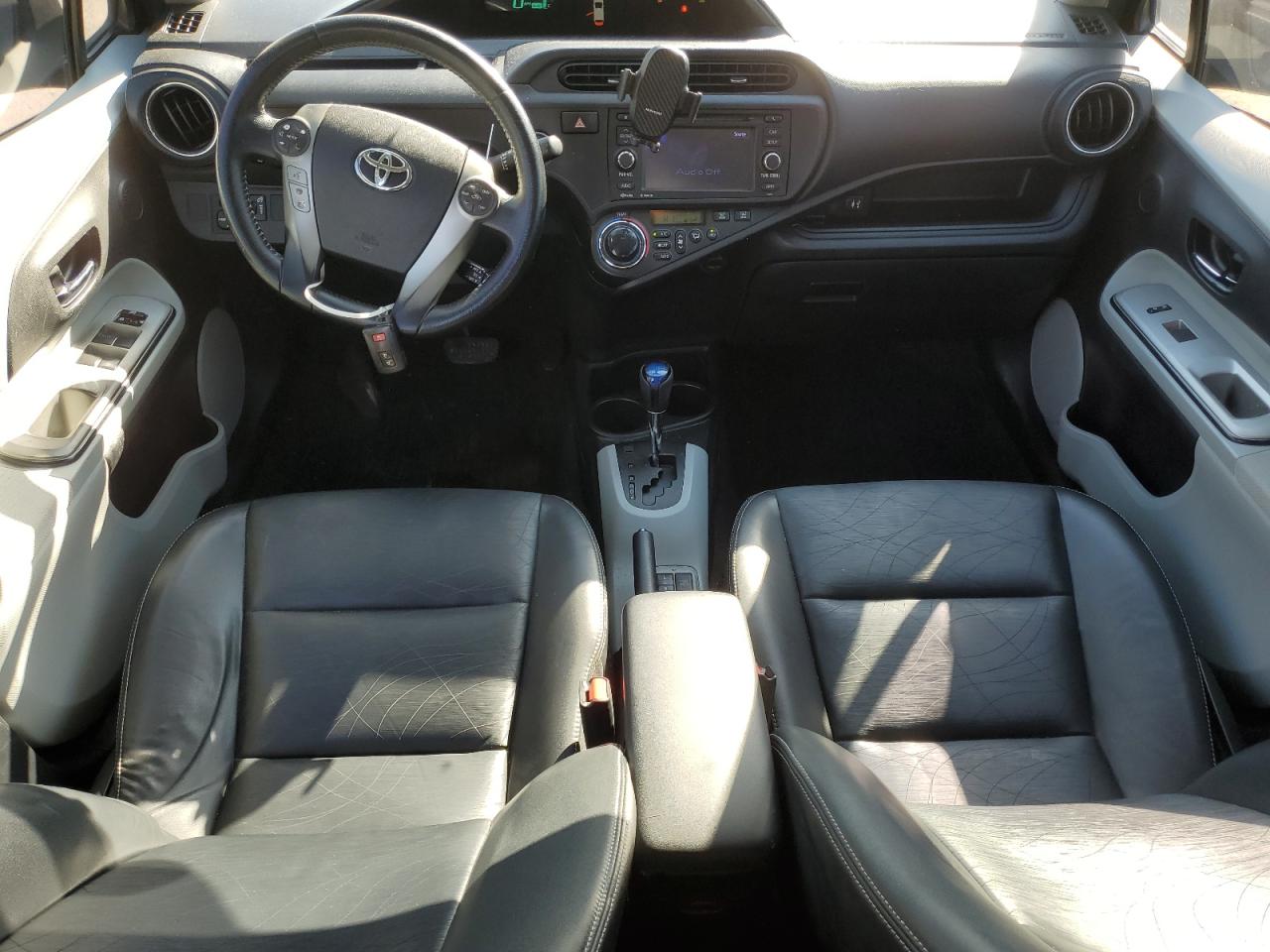 2013 Toyota Prius - Image 8