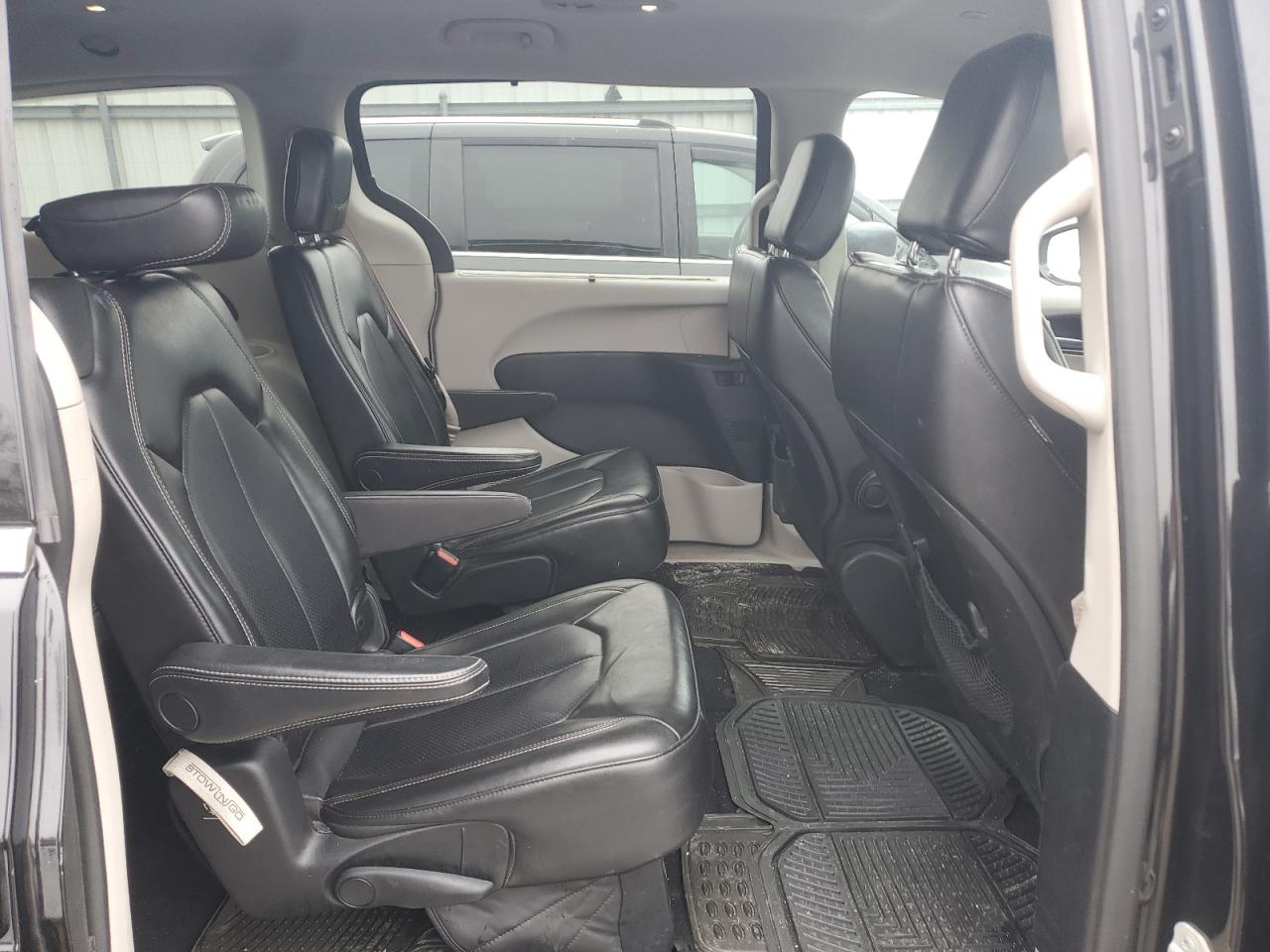 2020 Chrysler Voyager - Image 11