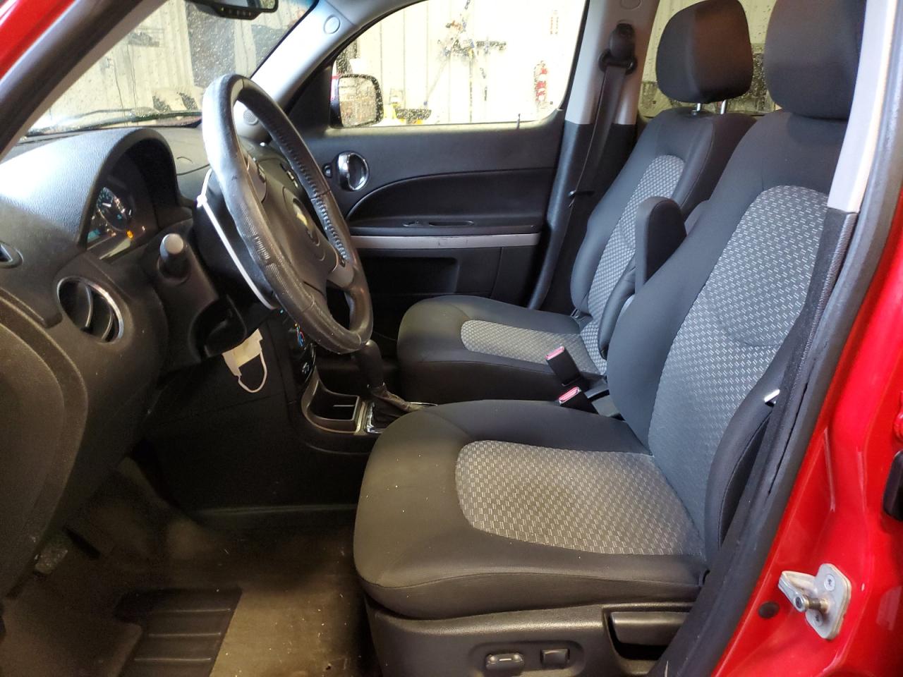 2010 Chevrolet HHR - Image 7