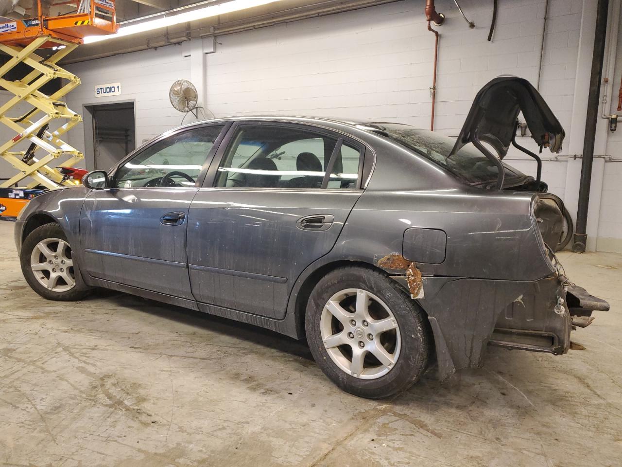 2005 Nissan Altima - Image 2