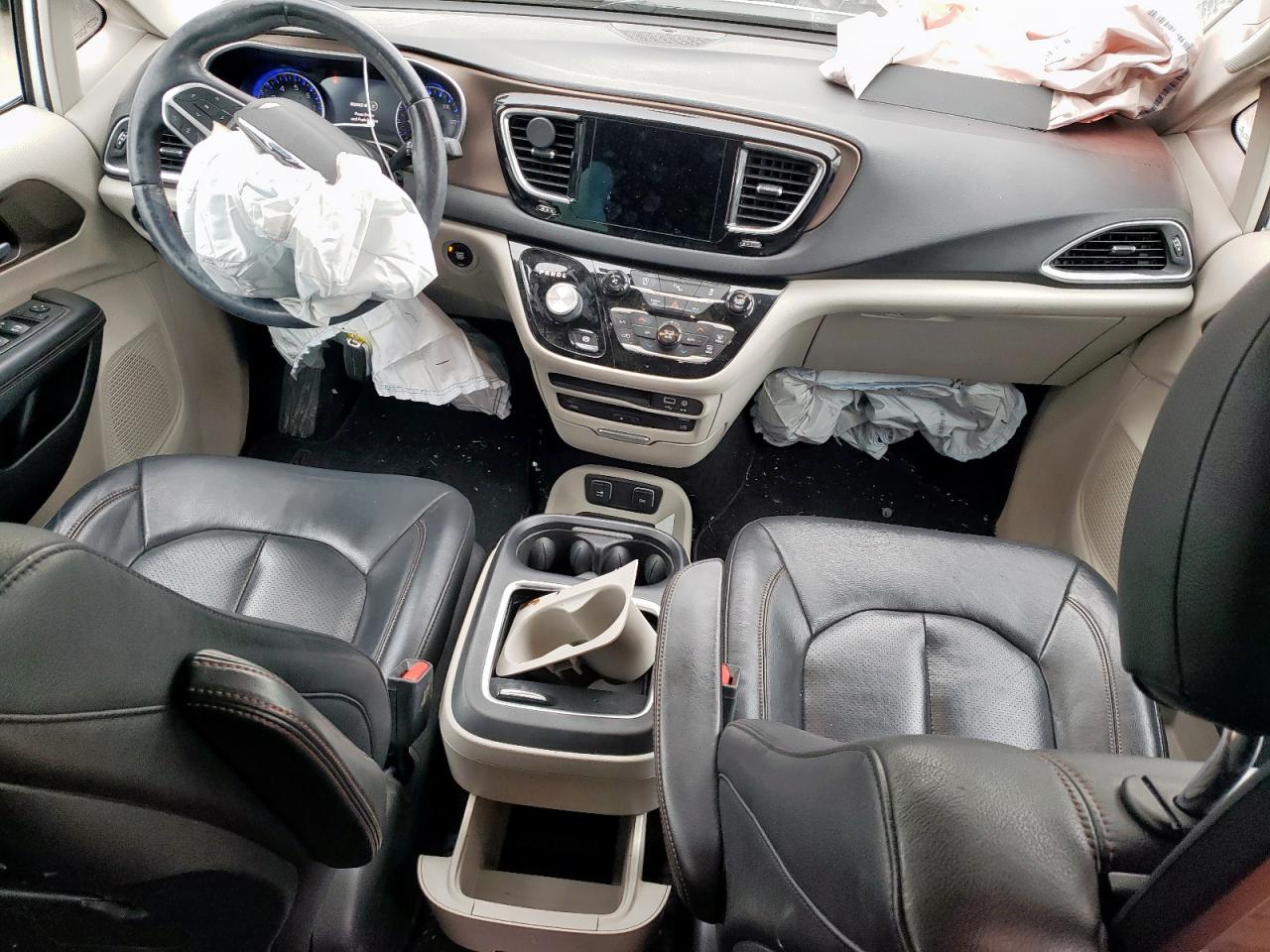 2017 Chrysler Pacifica - Image 8