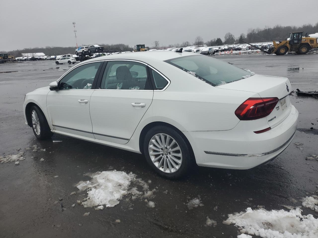 2017 Volkswagen Passat - Image 2