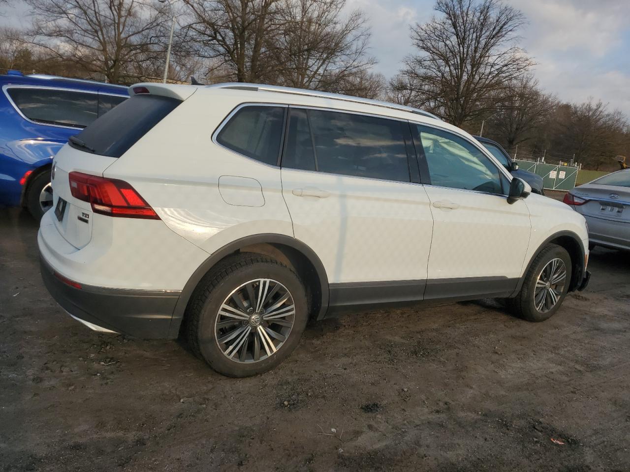 2018 Volkswagen Tiguan - Image 3
