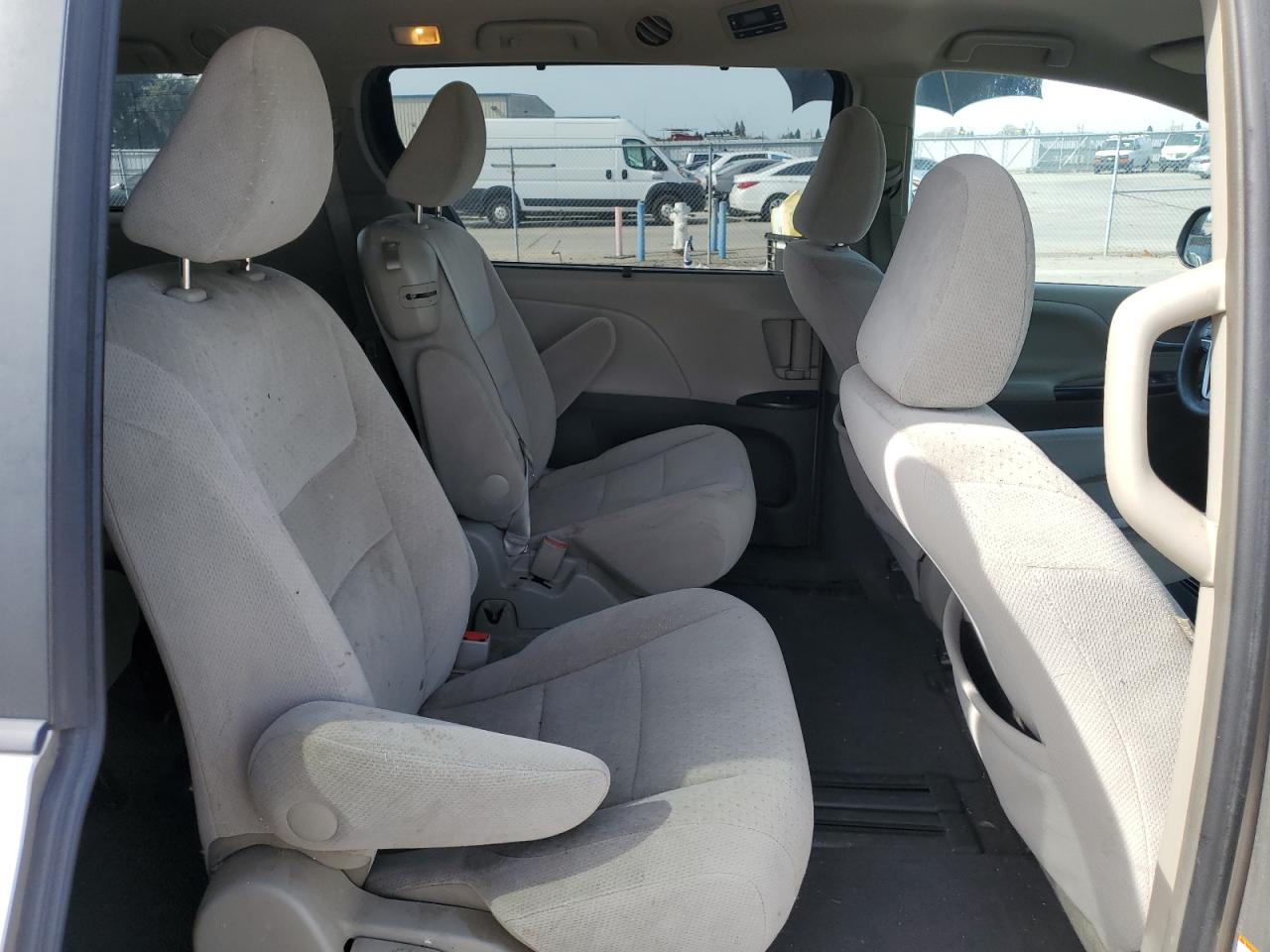 2015 Toyota Sienna - Image 11