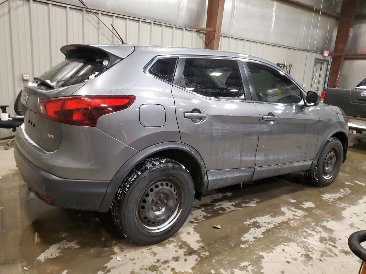 JN1BJ1CR2JW251321 NISSAN ROGUE 2018
