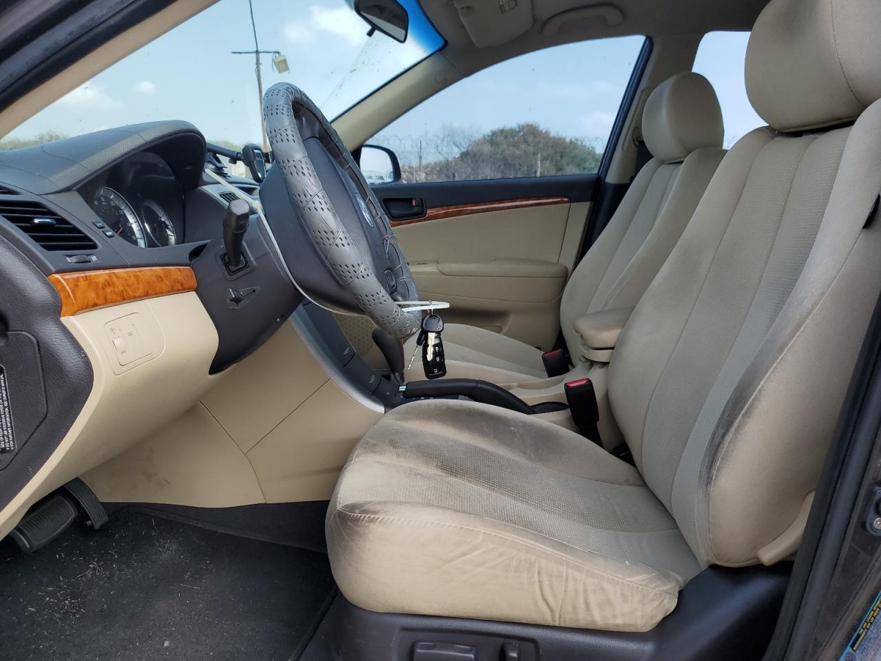 2010 Hyundai Sonata - Image 7