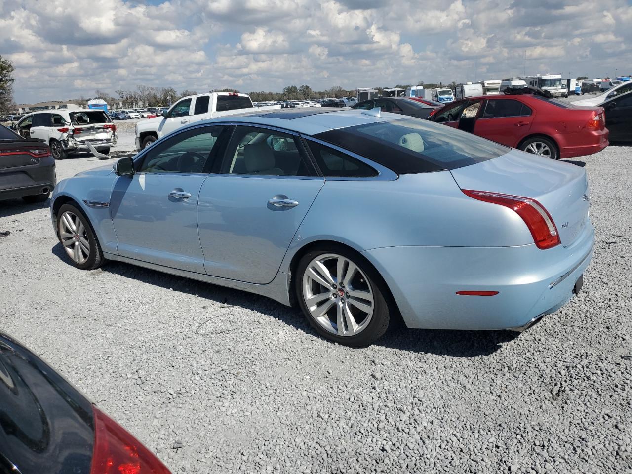 2014 Jaguar XJ - Image 2