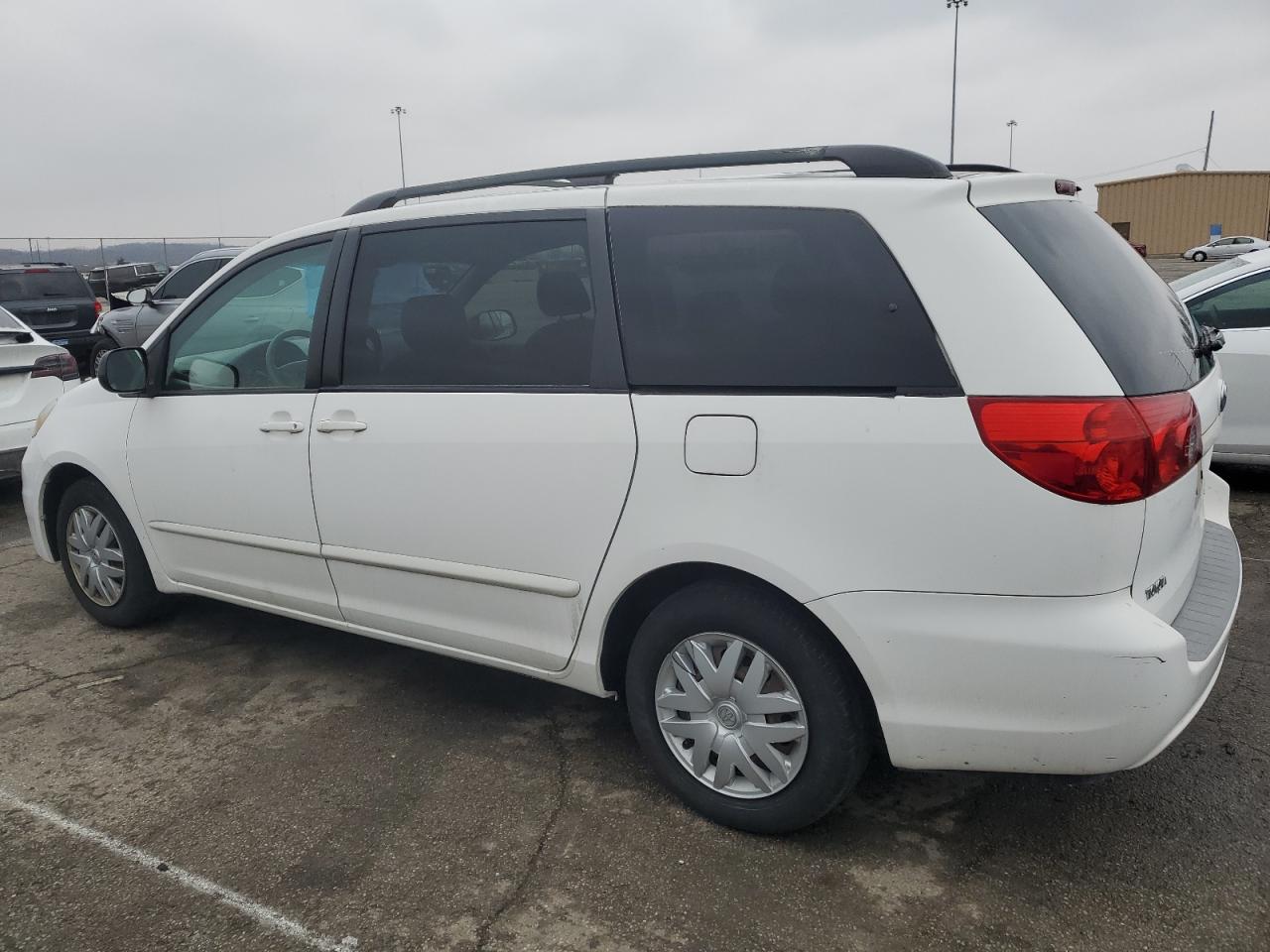 2007 Toyota Sienna - Image 2
