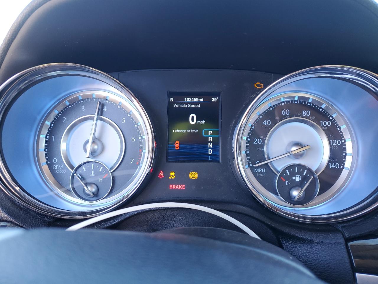 2014 Chrysler 300 - Image 9