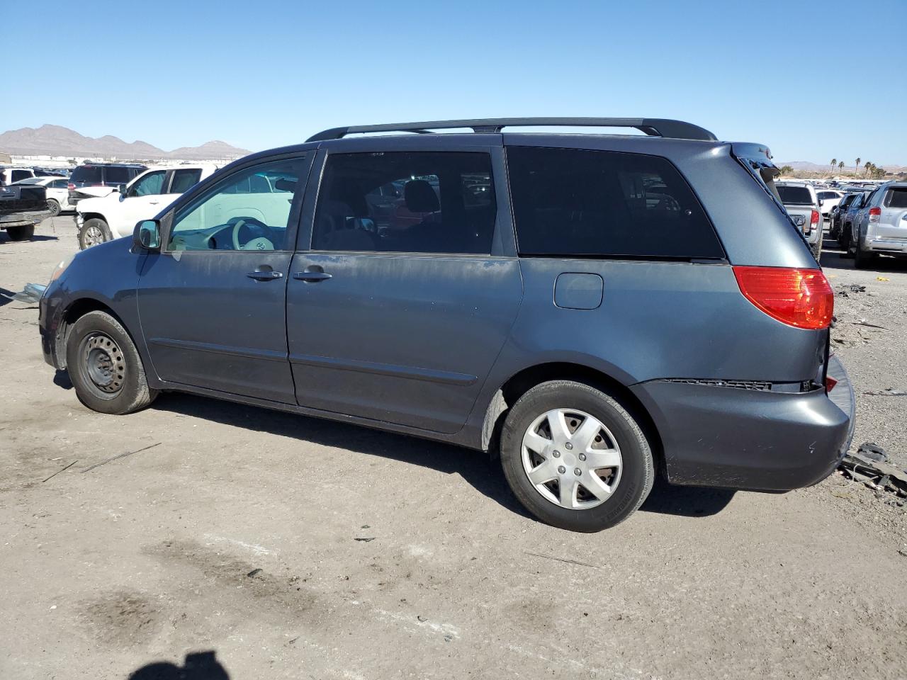 2010 Toyota Sienna - Image 2