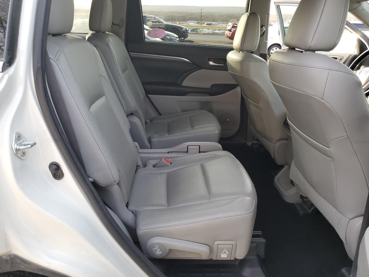 5TDDGRFHXHS023583 TOYOTA HIGHLANDER 2017