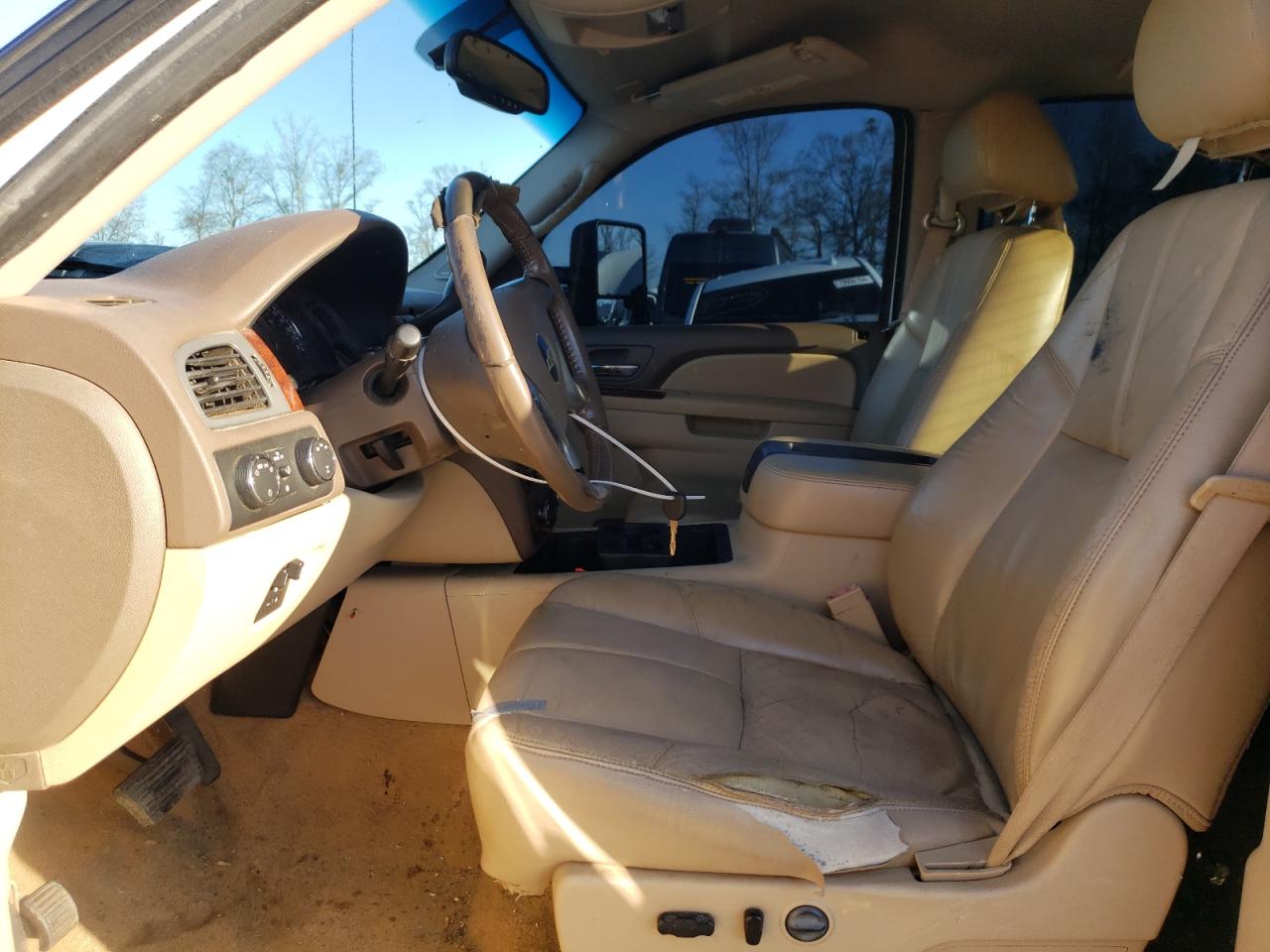 2011 Chevrolet Silverado - Image 7