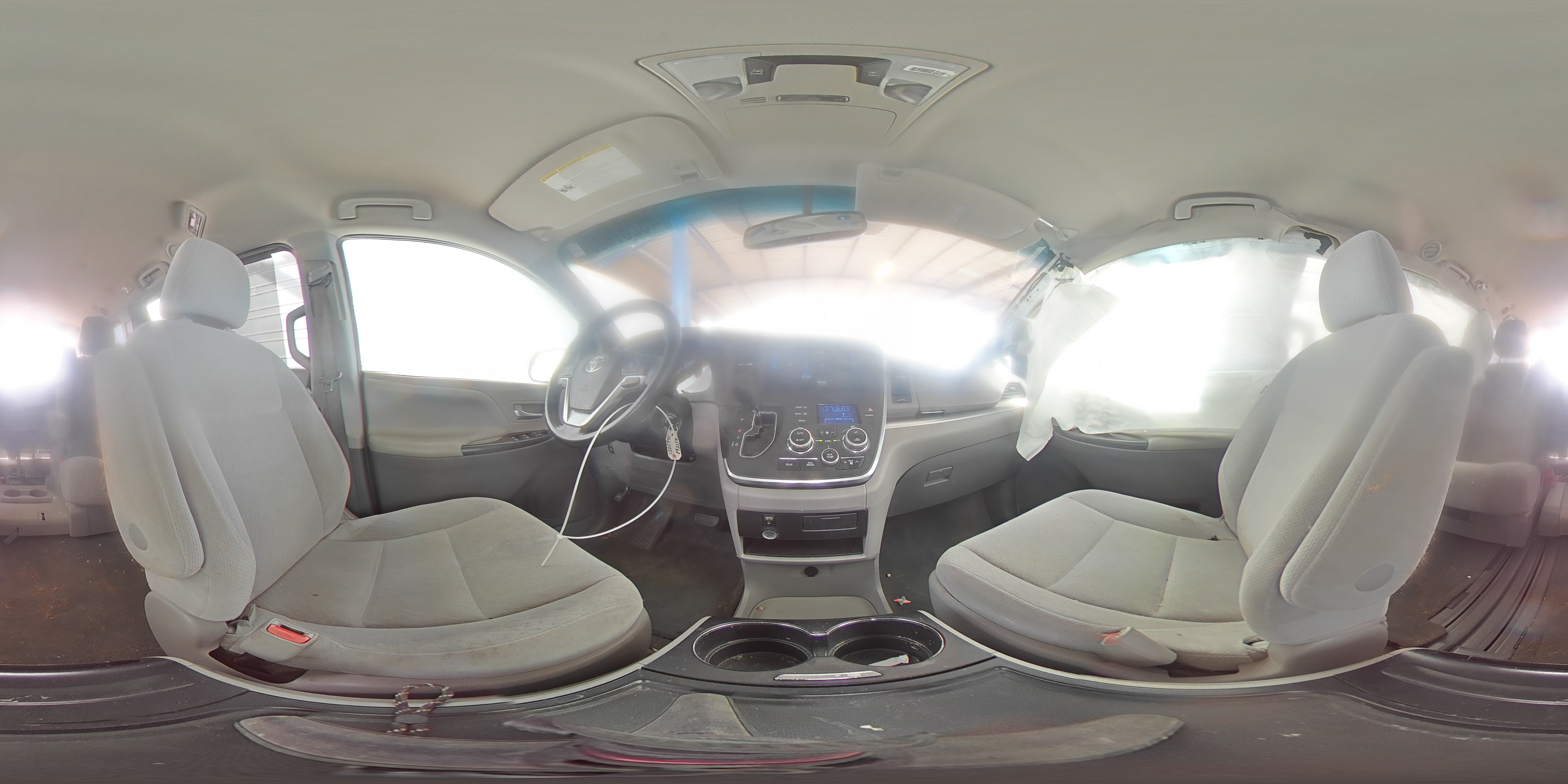2016 Toyota Sienna - Image 14