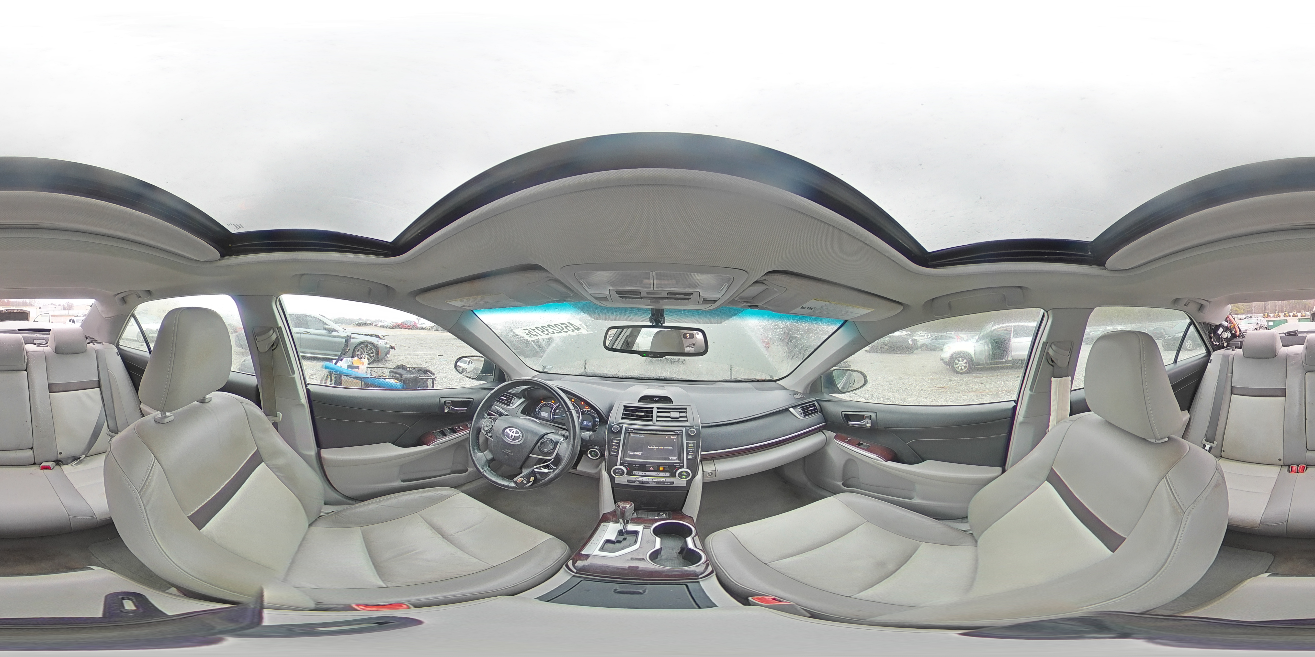 2014 Toyota Camry - Image 13