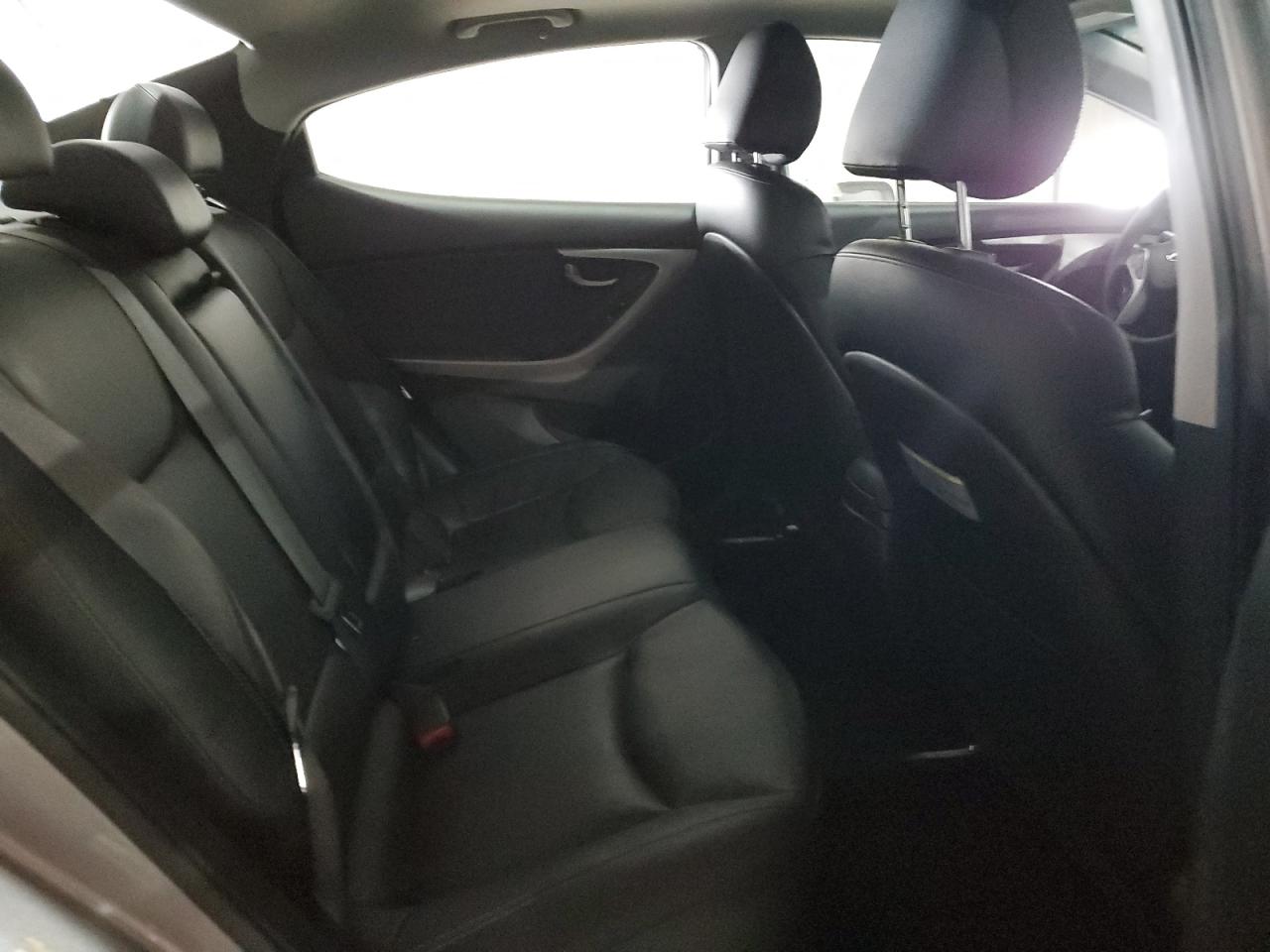 2012 Hyundai Elantra - Image 10