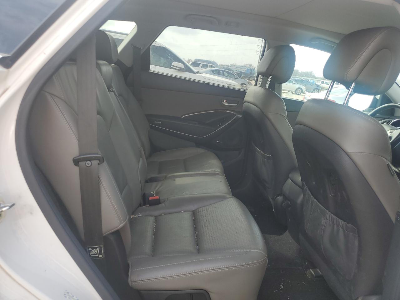 2014 Hyundai Santa Fe - Image 11