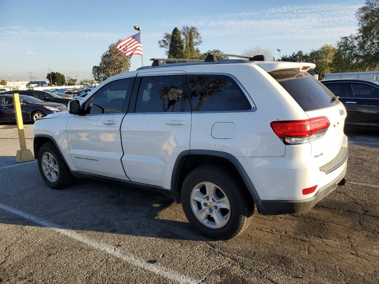 2015 Jeep Grand Cherokee - Image 2