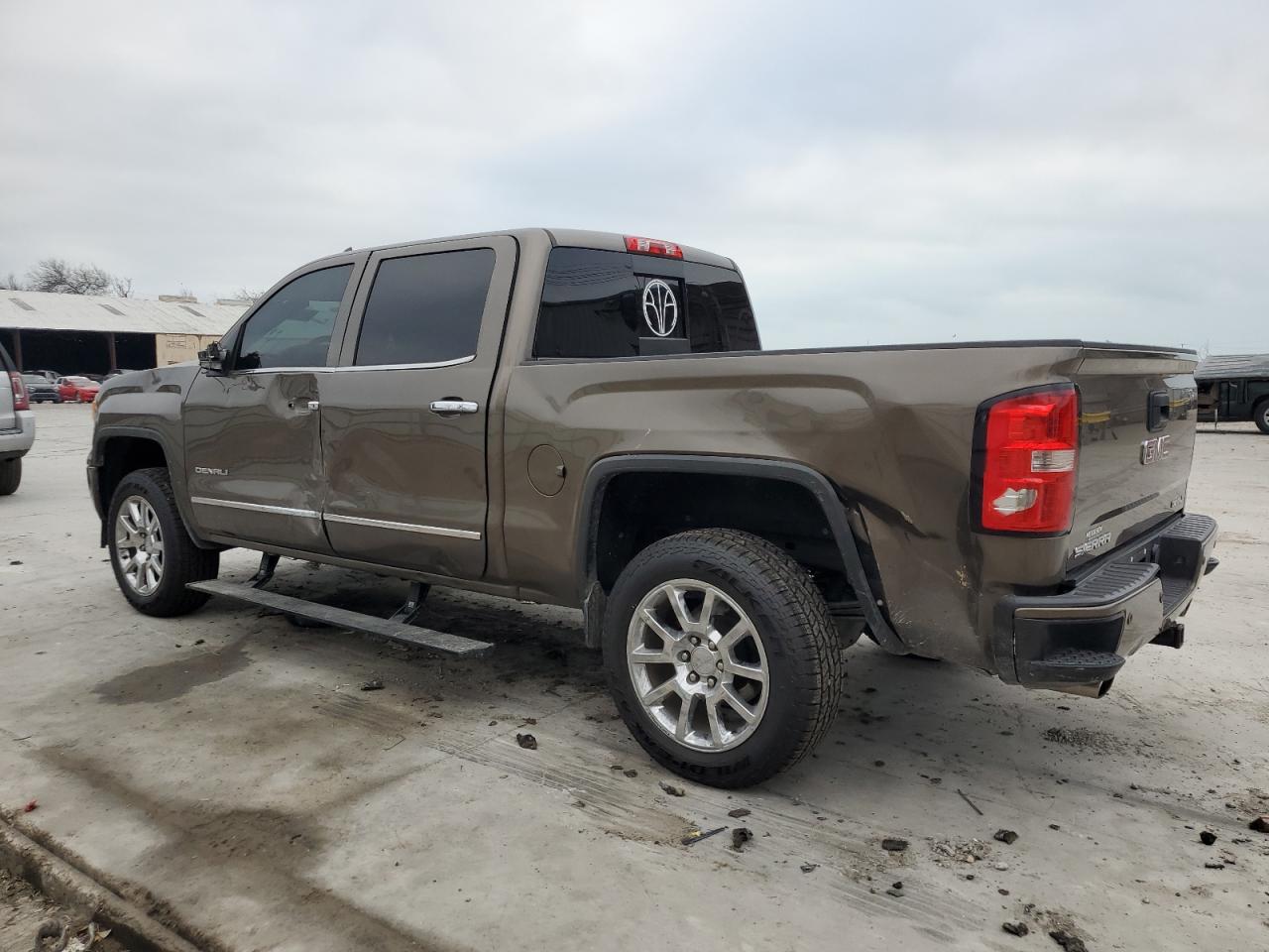 2015 GMC Sierra - Image 2